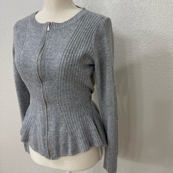 Victoria’s Secret Crewneck Peplum Cardigan Sweater Size S - Picture 3 of 12